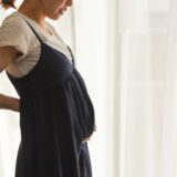 腰痛を感じている妊婦