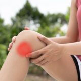 鵞足付着部炎（鵞足炎）は膝の内側にある鵞足という部分に負担がかかることで炎症を起こす疾患です。