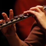 フルートの演奏姿勢です。