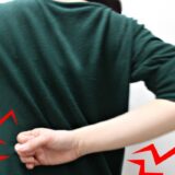 産後に起こる肩甲骨の内側の痛みとぎっくり背中の原因と対策をご紹介します！